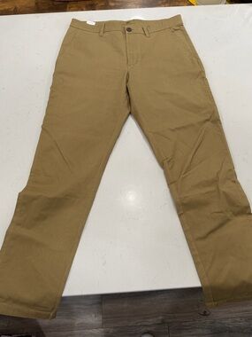 Men's Classic Straight Chino Pants in Khaki
